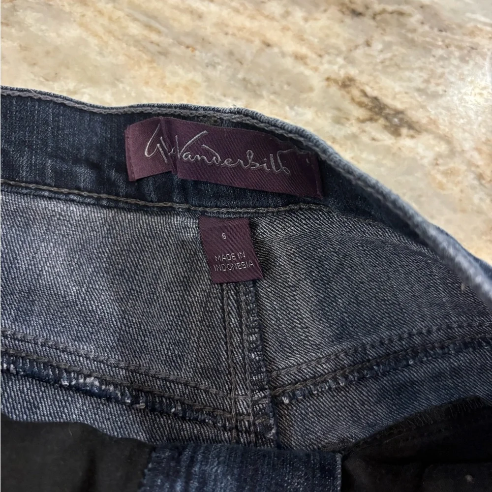 Cute hippie-style Jean shorts embroidered